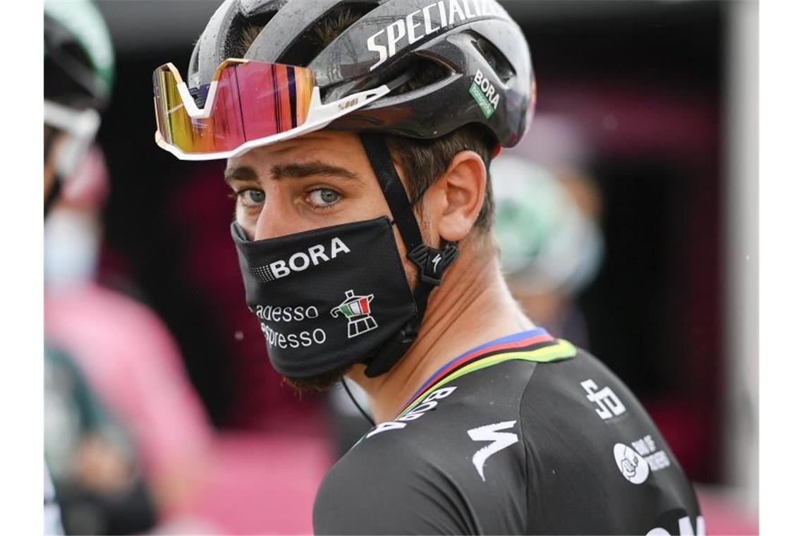 Holte sich auf der zehnten Etappe den Tagessieg: Peter Sagan vom Team Bora-Hansgrohe, vor dem Start mit Nasen-Mund-Schutz. Foto: Marco Alpozz/LaPresse via ZUMA Press/dpa