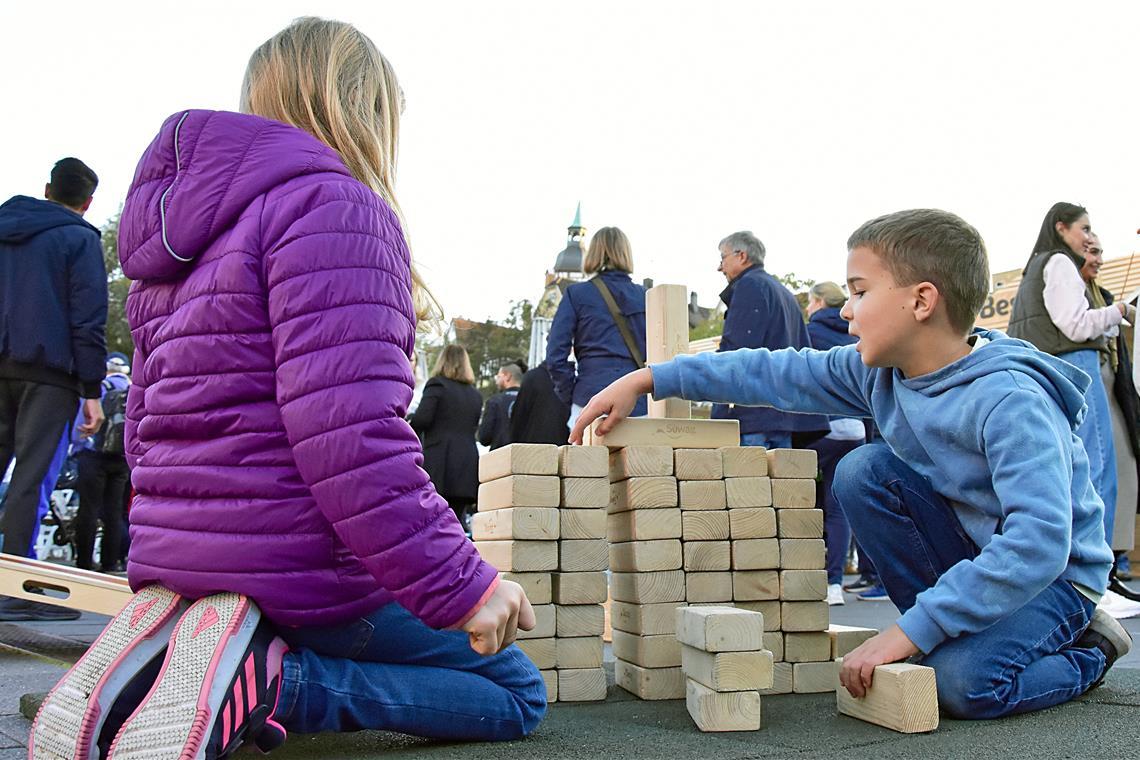 Holzspiele an der Bleichwiese. Backnanger Gänsemarkt 2024. SK