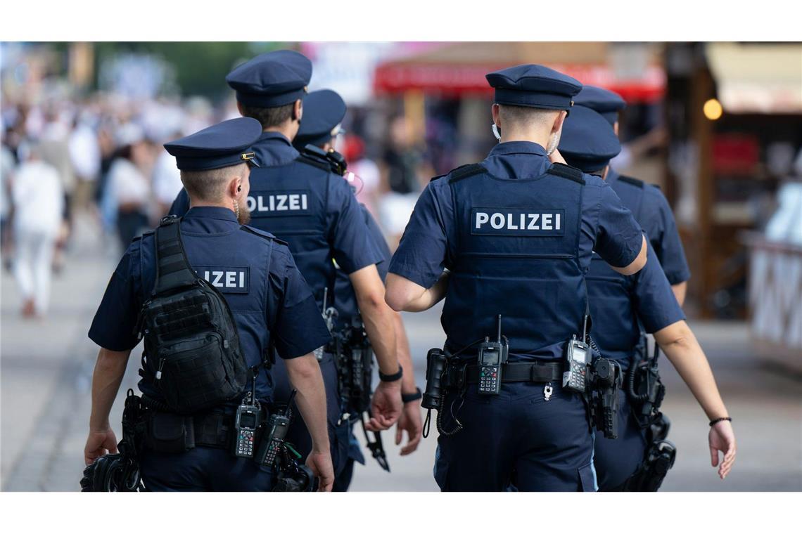 Hunderte Polizeibeamte sichern das Volksfest. (Archivbild)