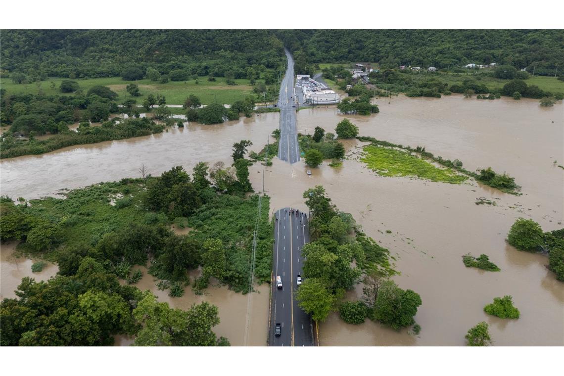 Hurrikan "Ernesto" hat diese Straße in Puerto Rico in eine "Wasserstraße" verwandelt.