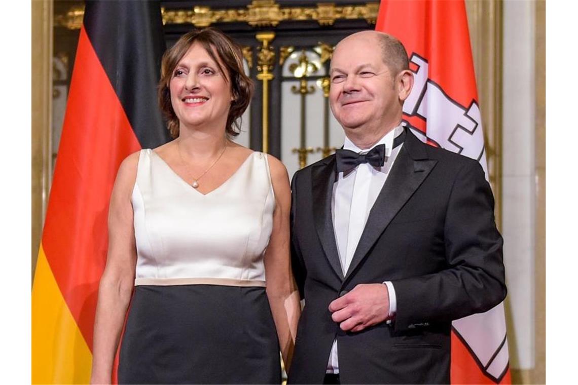 Stichwort Privates: Die Lebenspartner der Kanzlerkandidaten „Ich glaube, dass ich ein ganz anderer Mensch wäre, wenn ich nicht mit Britta Ernst verheiratet wäre“, sagt SPD-Kanzlerkandidat Olaf Scholz über seine Frau. Foto: Axel Heimken/dpa