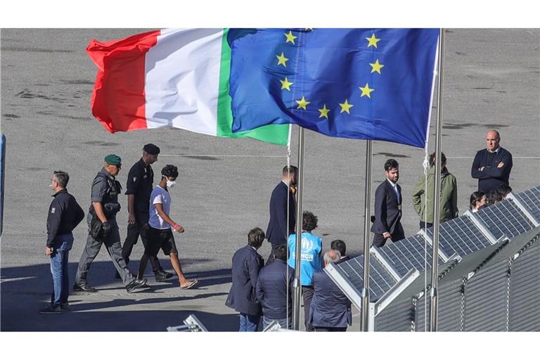 Ihre Asylverfahren möchte Italien in Albanien abwickeln: Ankunft von Migranten Mitte Oktober. (Archivbild)