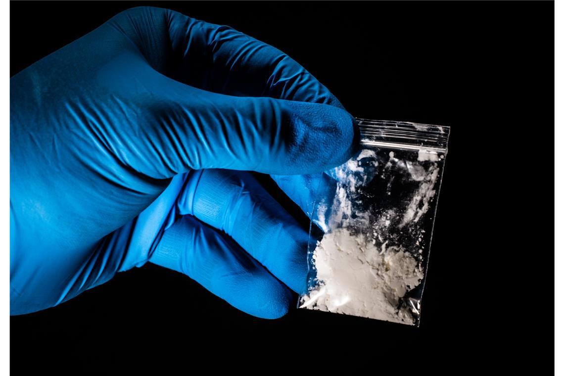 Illegales Fentanyl, abgepackt in einem Plastiktütchen.