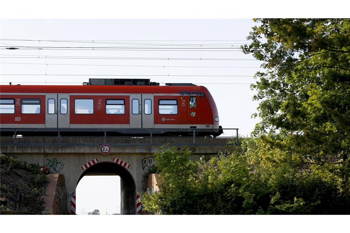 Im Enzkreis kam es zu einer Bahnstreckenunterbrechung. (Symbolbild)