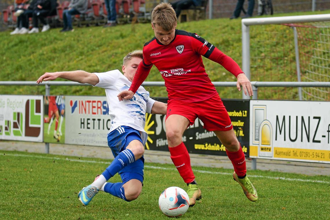 Im ersten Heimspiel der Saison nicht für Allmersbach am Ball: Nick Rühle (rechts). Foto: Alexander Becher