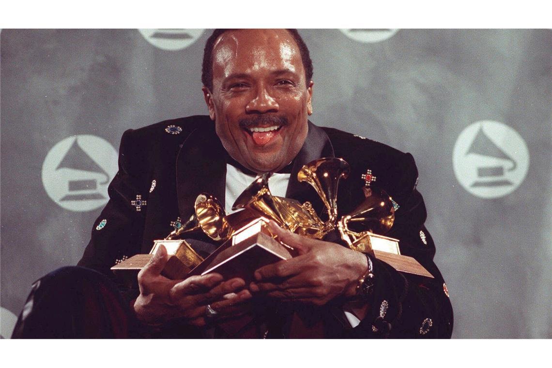 Im Februar 1991 gewann er sechs Grammys. Er konnte die goldenen Trophäen kaum gleichzeitig in den Armen halten. (Archivbild)