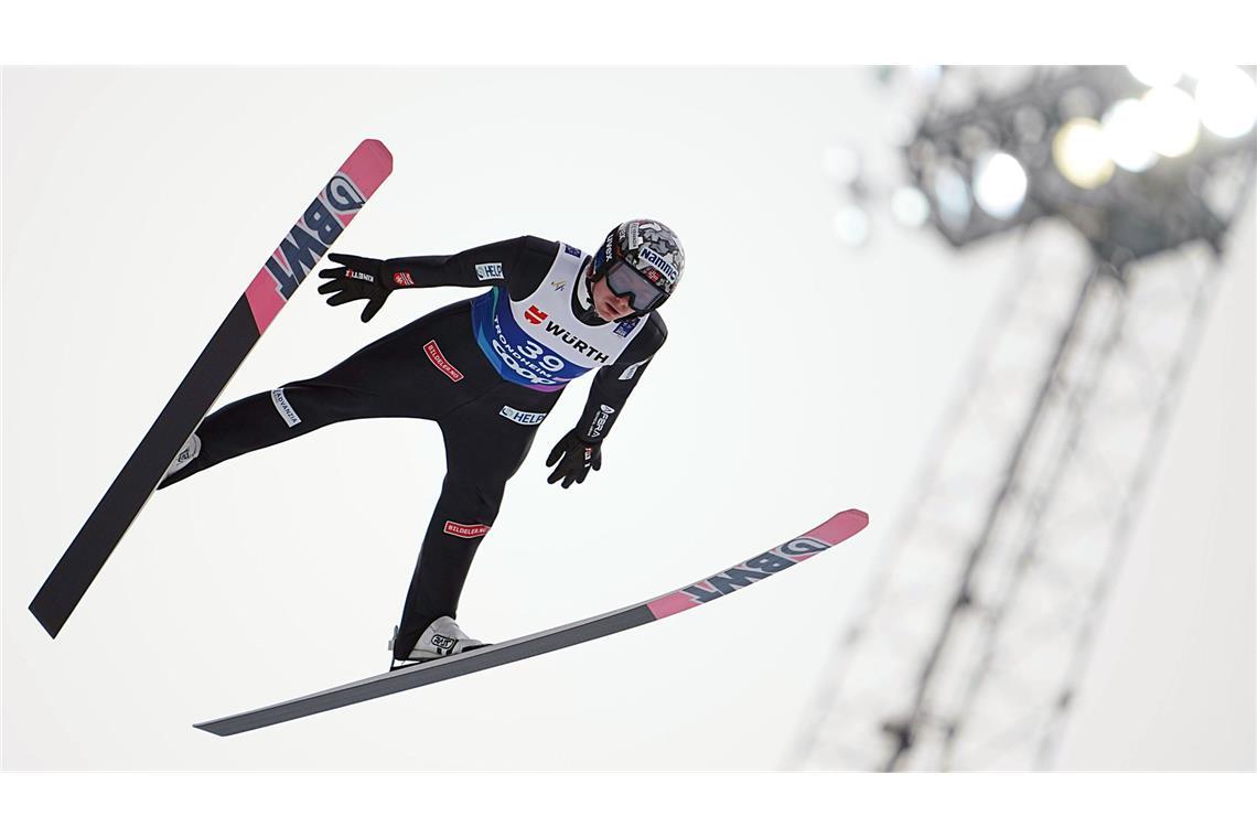 Im Fokus: Weltmeister Marius Lindvik, einer der disqualifizierten norwegischen Skispringer.