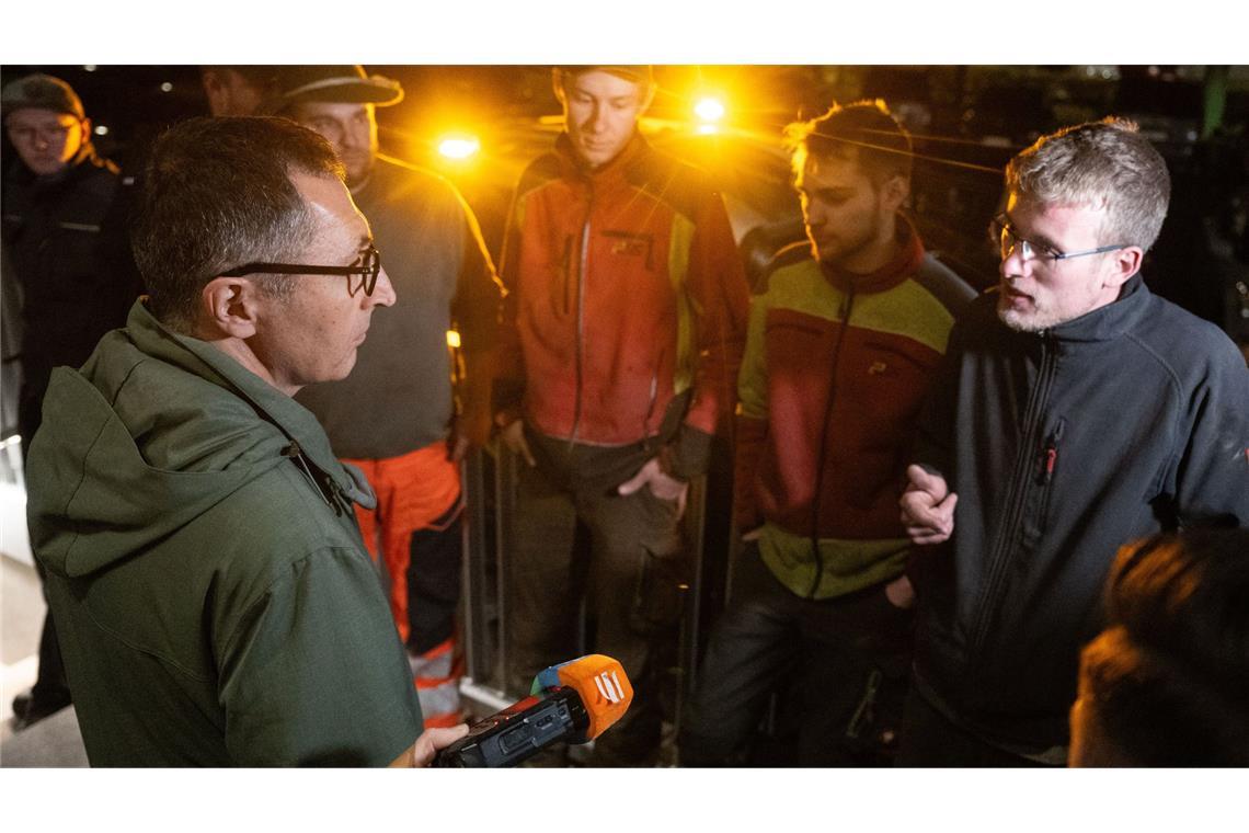 Im Gespräch mit aufgebrachten Landwirten redete sich Cem Özdemir in Bad Urach in Rage.