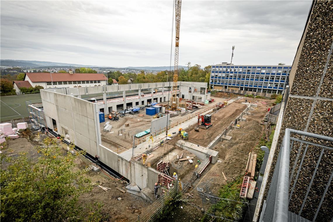 Im Haushaltsplan sind Baumaßnahmen von über 32 Millionen Euro eingestellt. Für den Neubau der Sporthalle auf der Maubacher Höhe sieht der Haushalt eine weitere Rate von 8,9 Millionen Euro vor. Foto: Alexander Becher