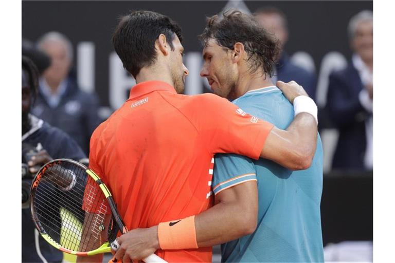 Im Herren-Endspiel der French Open stehen sich der Weltranglisten-Erste Novak Djokovic und der Roland Garros-Titelverteidiger Rafael Nadal gegenüber. Foto: Gregorio Borgia/AP/dpa