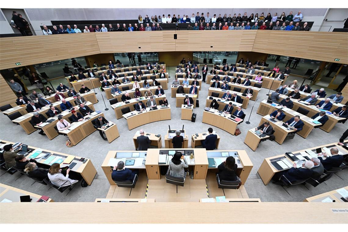 Im Landtag wird gerne vom Sparen geredet. Weniger beliebt ist, das auch zu praktizieren.