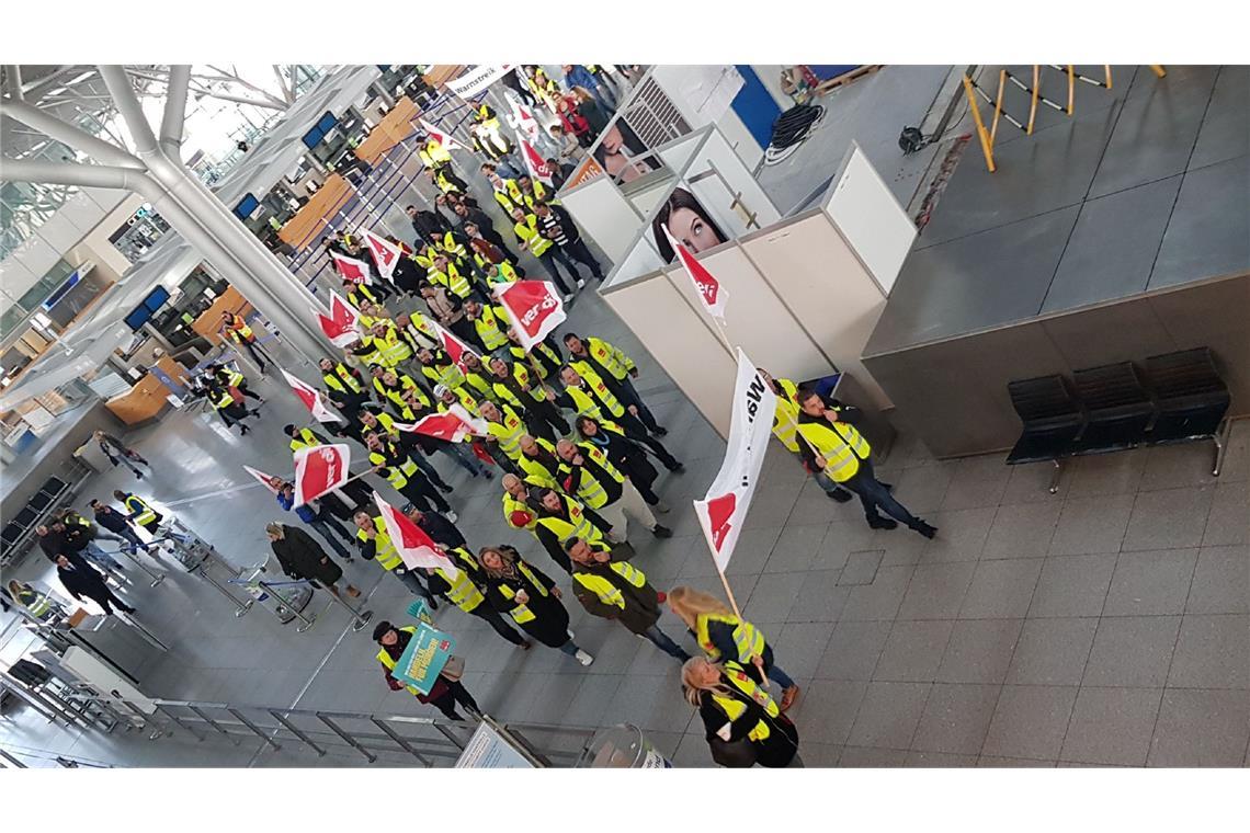 Im März 2023 hatten die Flughafenbeschäftigten – hier ein Bild aus Stuttgart – zuletzt gestreikt.