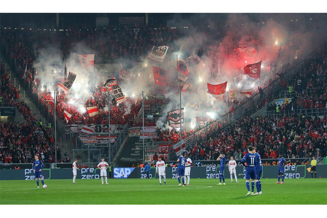 Im März 2024 gewann der VfB im Kraichgau mit 3:0 – und wurde von zahlreichen Fans unterstützt. 
         
         Foto: Pressefoto Baumann