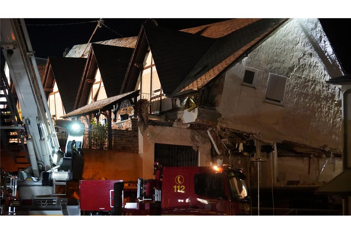 Im Moselort Kröv im Landkreis Bernkastel-Wittlich in 
Rheinland-Pfalz ist ein Hotel teilweise eingestürzt.