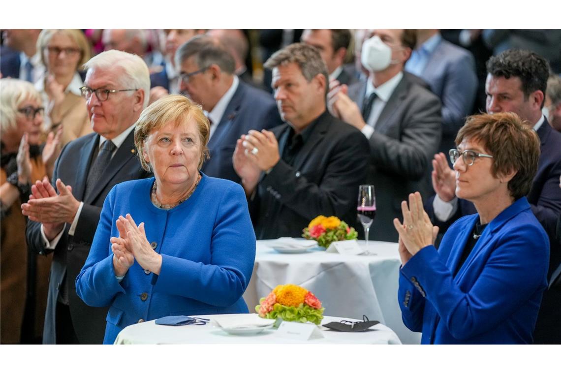 Im Oktober 2021 lud der Bundestagspräsident zu einem Empfang zum Ende des Afghanistan-Einsatzes ein. Bundespräsident Frank-Walter Steinmeier, Bundeskanzlerin Angela Merkel (CDU), Robert Habeck, damals Bundesvorsitzender der Grünen, Annegret Kramp-Karrenbauer (CDU), damals Bundesministerin der Verteidigung, und Hubertus Heil (SPD), Bundesminister für Arbeit und Soziales, zählten zu den Teilnehmern. (Archivfoto)