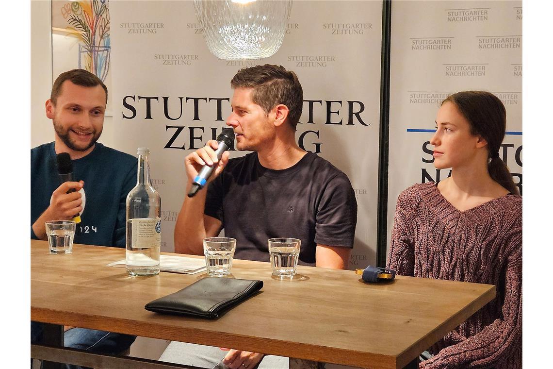 Im Oktober waren Paralympicssieger Maurice Schmidt (li.) und Darja Varfolomeev (re.) zu Gast im Café Gottlieb. Dirk Preiß befragte die beiden.