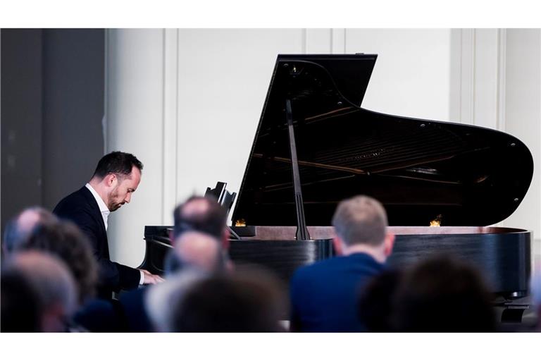 Im Rahmen der Preisverleihung in der Französischen Friedrichstadtkirche in Berlin spielte Preisträger Igor Levit am Flügel.