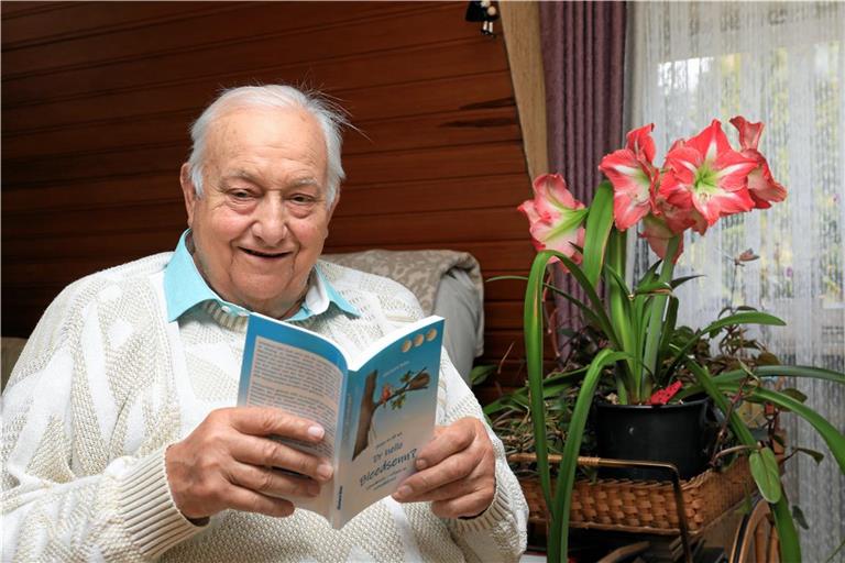 Im schwäbischen Gedichtband „Dr helle Bleedsenn?“ sammelte Eberhard Bohn Mundartgedichte, Balladen und Verse aus der Region.Archivfoto: Gabriel Habermann