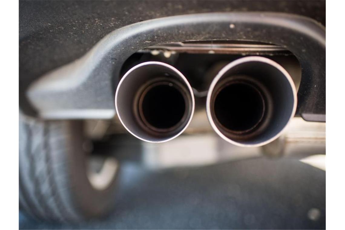 Entschädigungszahlungen - VW einigt sich mit 235.000 Kunden Im September 2015 war aufgeflogen, dass Volkswagen mit spezieller Software Abgaswerte bei Zulassungstests manipuliert hatte. Foto: Julian Stratenschulte/dpa