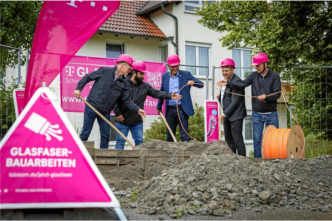 Im Sommer vergangenen Jahres wurde der Startschuss für den Glasfaserausbau der Telekom in Oppenweiler gegeben. Aktuell stehen die Bauarbeiten jedoch still. Archivfoto: Alexander Becher