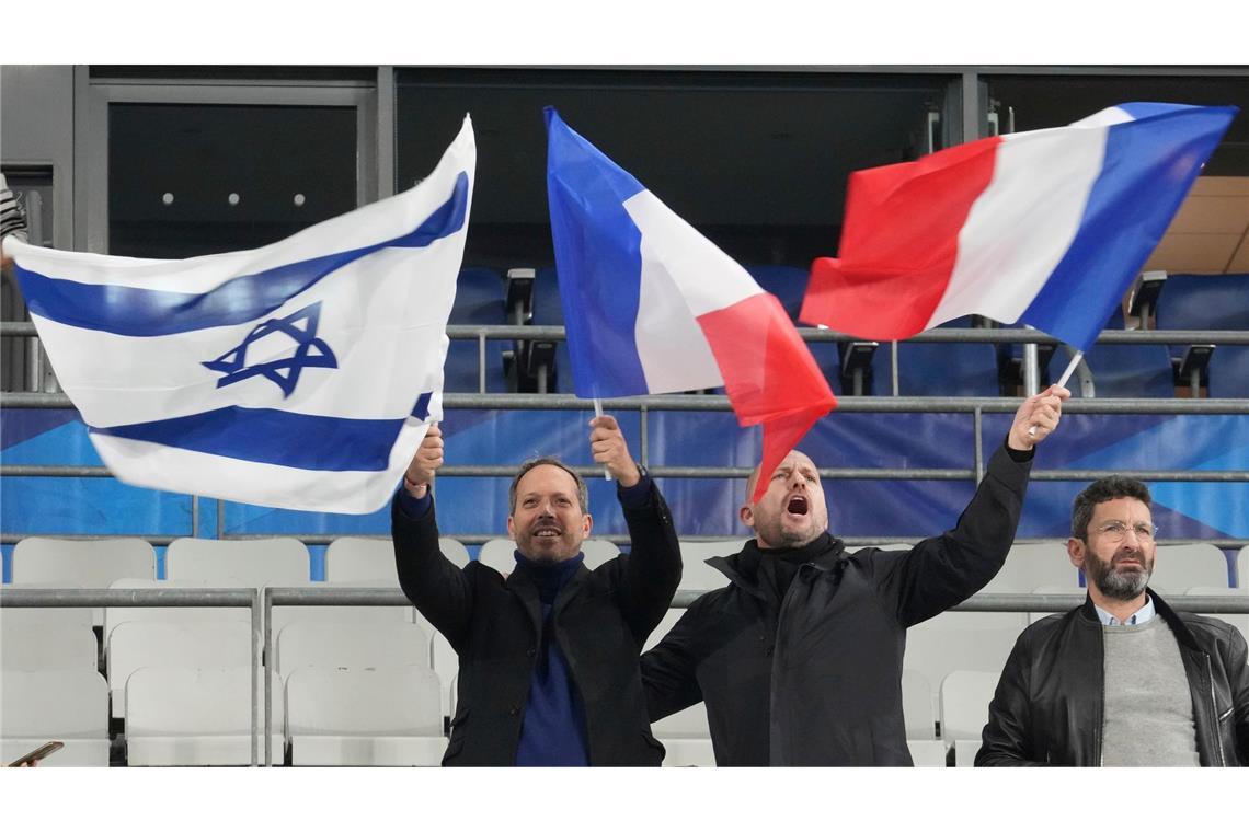 Im Stade de France blieben viele Ränge leer.