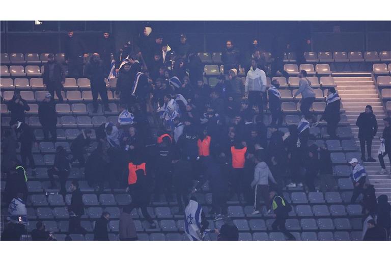 Im Stadion kam es auf den Rängen zu Rangeleien.