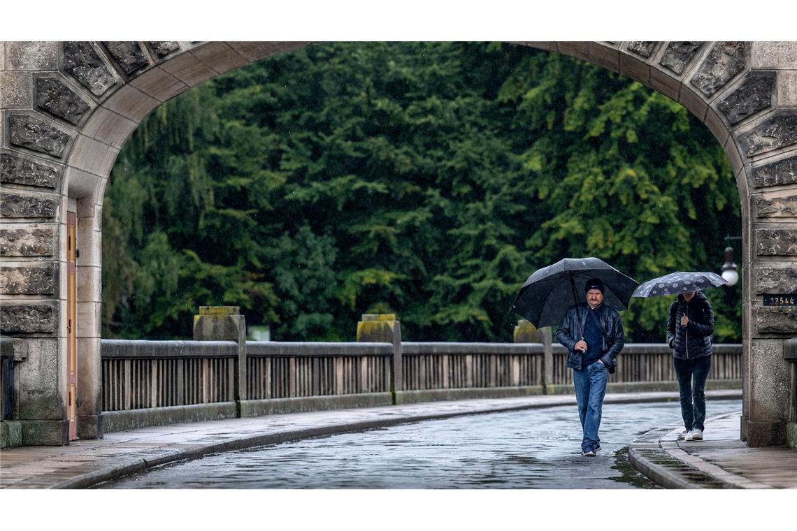 Im Süden und Südosten müssen sich die Menschen auf viel Regen einstellen.