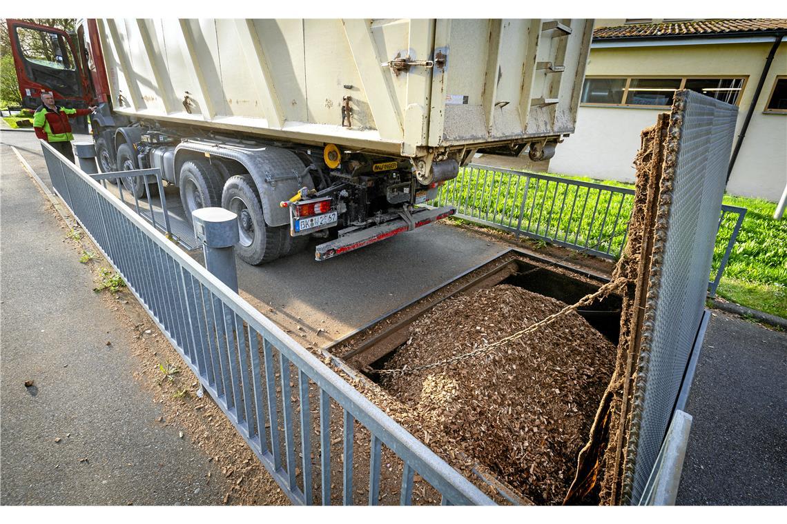 Im Winter wird die Hackschnitzelheizung in Sulzbach an der Murr drei- bis viermal pro Woche beliefert. Durch die Erweiterung des Nahwärmenetzes wird sich das noch etwas erhöhen. Foto: Alexander Becher