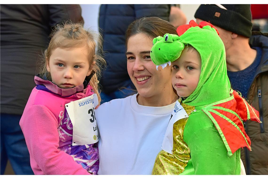 Im  Ziel beim Bambinilauf. Silvesterlauf 2024 in Backnang. SP