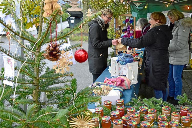 In Auenwald gibt es selbst gekochte Marmelade und Handgestricktes bei den Landfrauen. Foto: Tobias Sellmaier