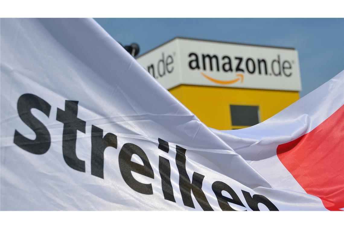 In Bad Hersfeld haben Hunderte Amazon-Mitarbeiter gestreikt. (Archivbild)