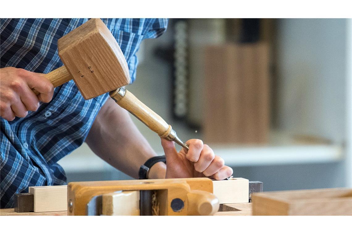 In Baden-Württemberg arbeiten rund 12.000 Personen im Schreinerhandwerk. (Symbolbild)