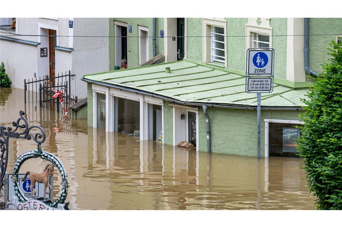 In Bayern herrscht nach heftigen Regenfällen vielerorts weiter Land unter, wie hier in Passau. Nur etwa die Hälfte der in Deutschland stehenden privaten Gebäude ist elementarversichert.