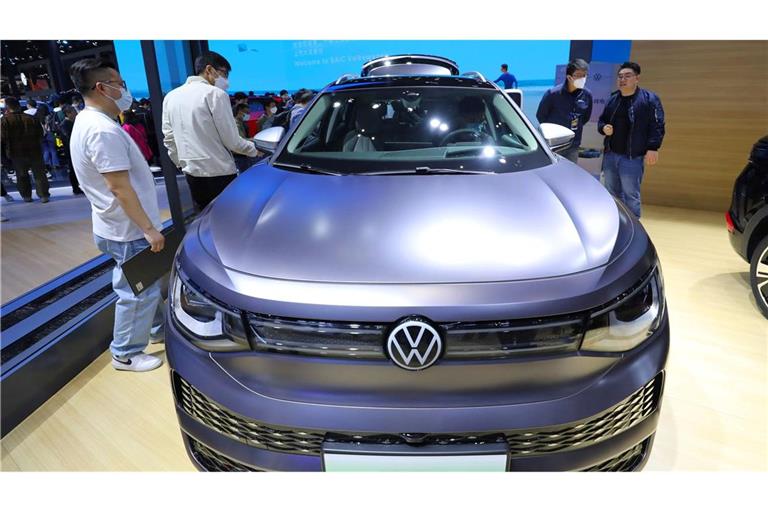 In China entwickelt sich der Markt rasant in Richtung smarter Elektroautos. Im ersten Quartal hat der Volkswagen Konzern in China nach eigenen Angaben 693.600 Fahrzeuge an Kunden ausgeliefert.