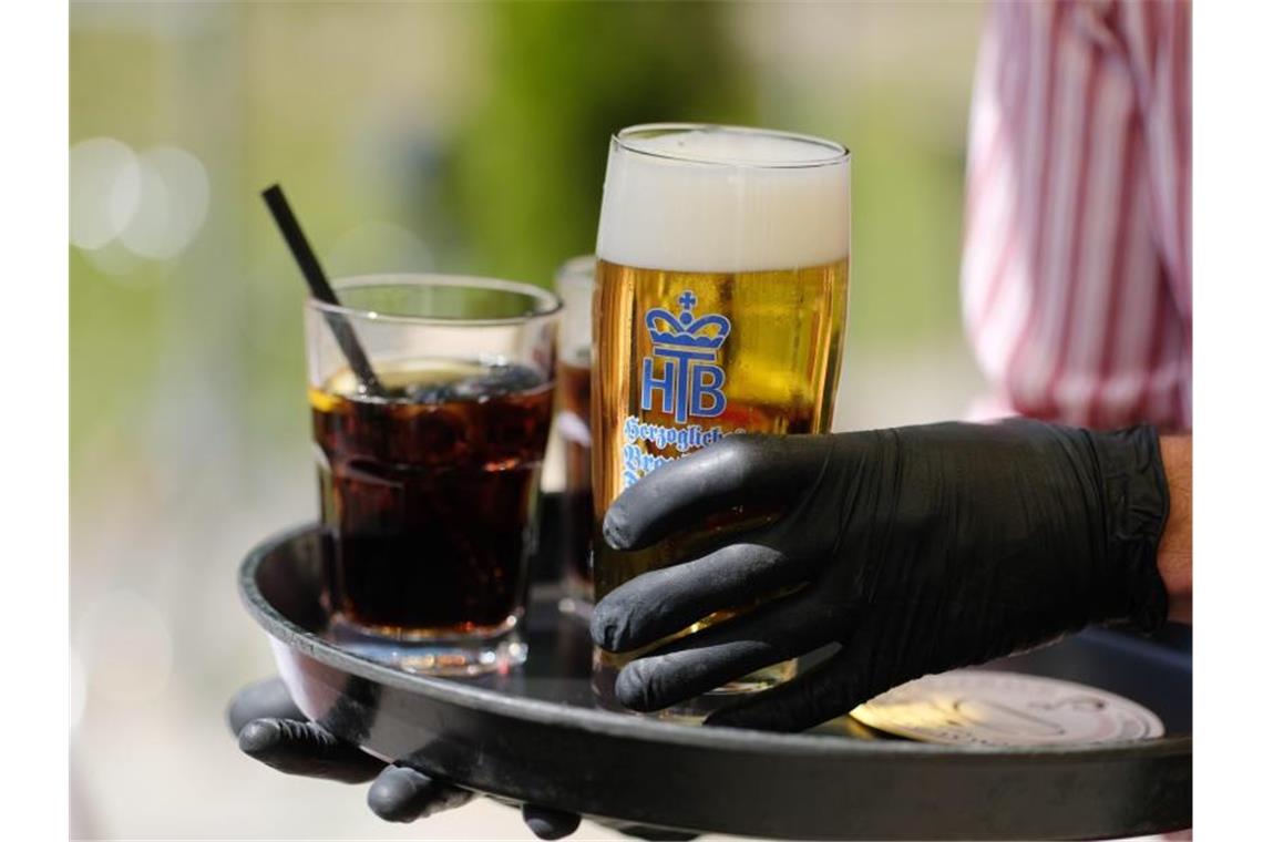 Studie: Mini-Jobber gehören zu den Corona-Verlierern In den Branchen Gastronomie und Veranstaltungen gibt es überdurchschnittlich viele Mini-Jobs. Foto: Sebastian Willnow/dpa-Zentralbild/dpa