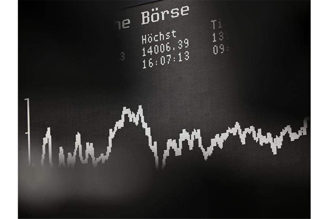Starkes Gehaltsgefälle unter Topmanagern In den Dax-Konzernen besteht kein unmittelbarer Zusammenhang zwischen Höhe der Vorstandsgehälter und Unternehmensgewinnen. Foto: Arne Dedert/dpa