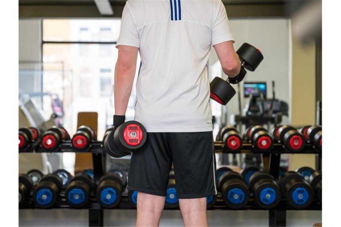 Das Saarland startet sein Öffnungsmodell In den Fitnessstudios darf wieder trainiert werden. Foto: Oliver Dietze/dpa