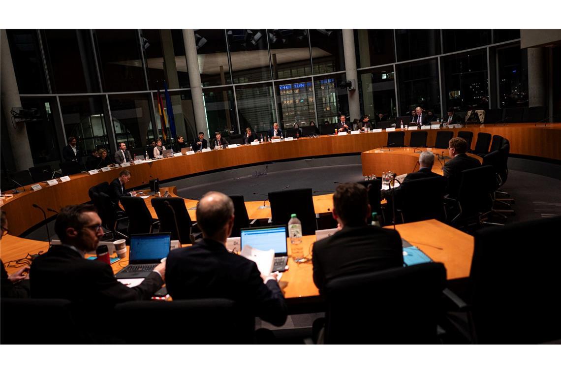 Habeck kontert Vorwürfe zum Atomausstieg In den Untersuchungsausschuss kommen Kanzler und Vizekanzler. (Archivbild)