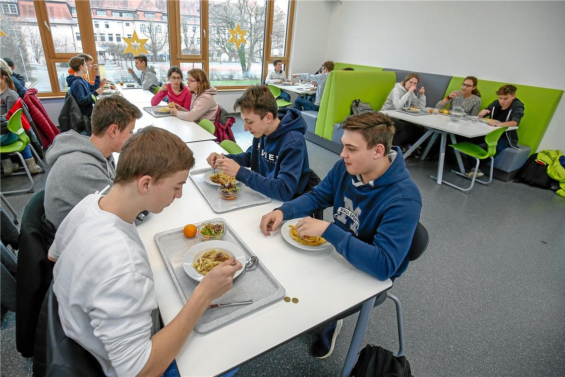 In der Mensa „Schicke Möhre“ kommt das Essen frisch zubereitet auf den Tisch. Das merkt man am Geschmack, aber auch am Preis. Archivfoto: Alexander Becher