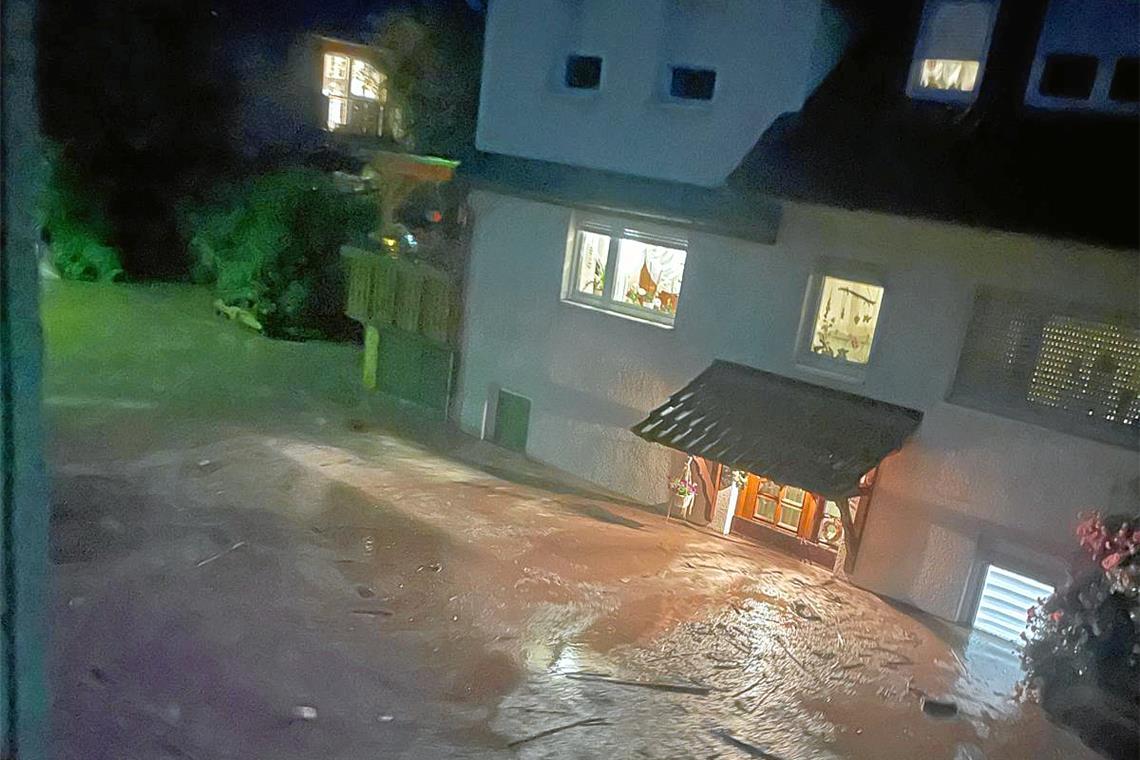 In der Nacht vom 2. auf den 3. Juni wird das Erdgeschoss der Familie Müller überflutet.