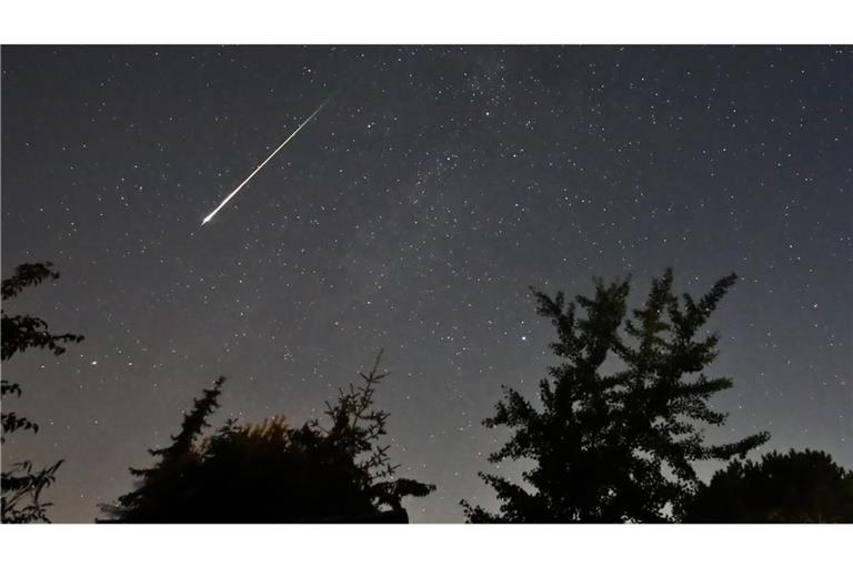 In der Nacht zum Dienstag sollen besonders viele Sternschnuppen zu sehen sein.(Symbolbild)