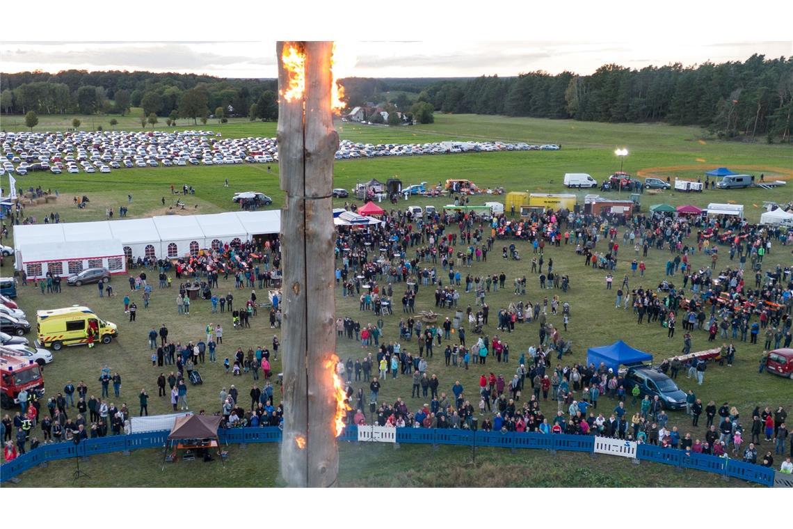 In der Oberlausitz ist mit dem "höchsten brennenden Schwedenfeuer" ein Rekord aufgestellt worden (Archivfoto).