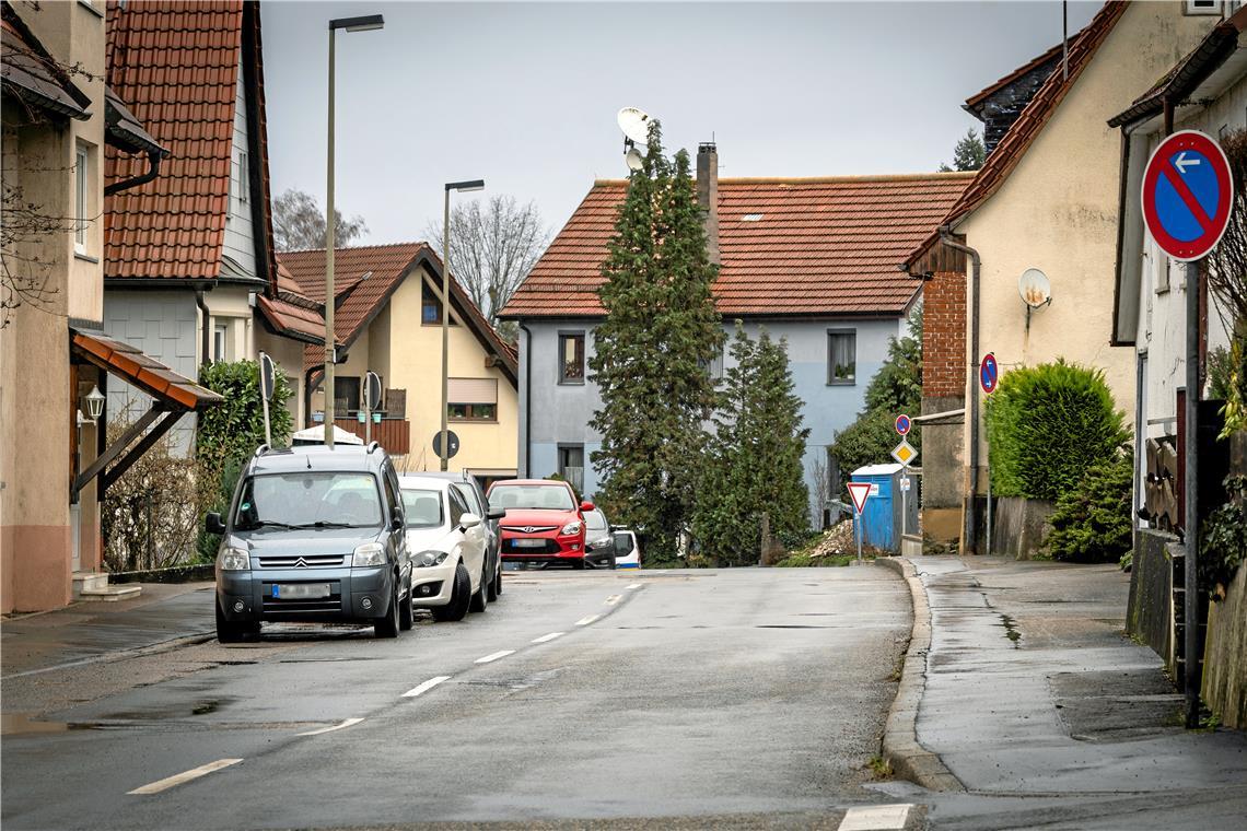 In der Rudersberger Straße sollen nach Abschluss der Sanierungsarbeiten Fahrradstreifen und eine Tempo-40-Zone für mehr Sicherheit sorgen. Archivbild: Alexander Becher