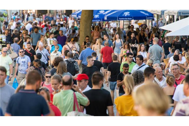 In deutschen Innenstädten waren im ersten Halbjahr mehr Besucher unterwegs als ein Jahr zuvor. Die Kaufinger Straße verzeichnete ein Plus von 7 Prozent.