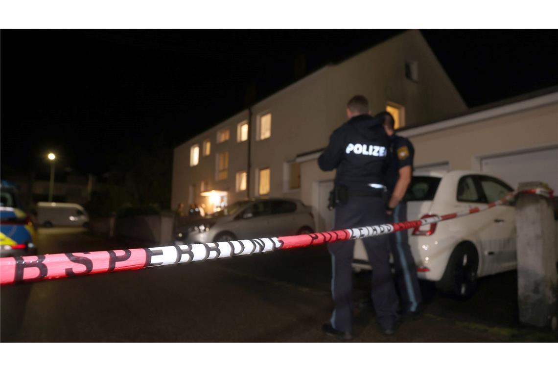 In einem Mehrfamiliemhaus in Langweid (Landkreis Augsburg) wurden vor einem Jahr drei Menschen erschossen. (Archivfoto)