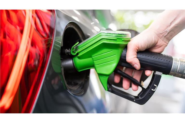 In einer Tankstelle in Leutkirch zahlten Autofahrer in der Nacht nur einen Cent pro Liter. (Symbolbild)