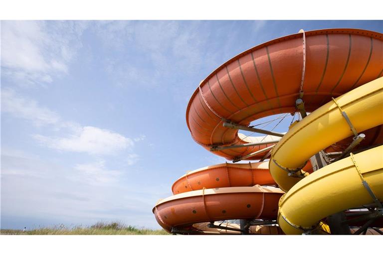 In Freiburg haben sich junge Studenten nachts in ein Freibad geschlichen und beim Rutschen verletzt. (Symbolbild)