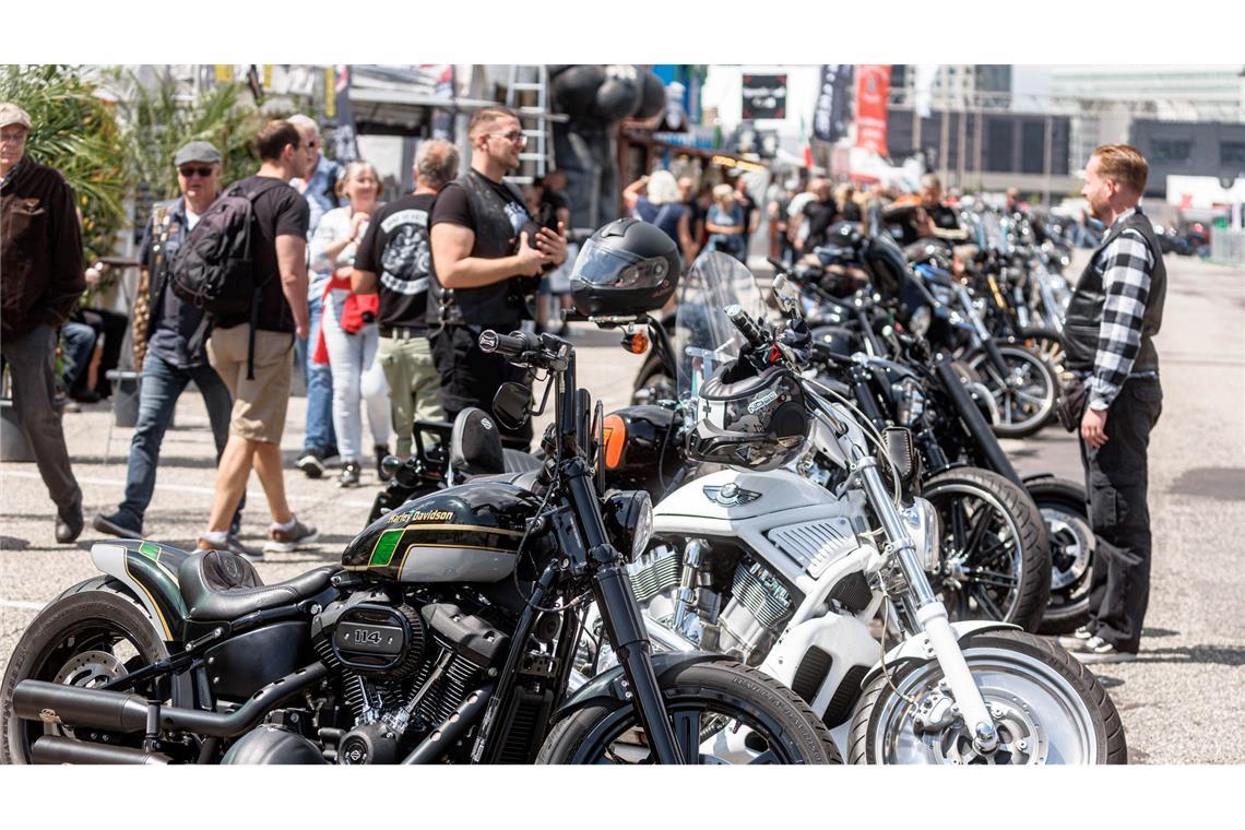 In Hamburg findet das größte innerstädtische Biker-Treffen, die Hamburg Harley Days, statt. Die ersten Teilnehmer stehen auf dem Festivalgelände auf dem Großmarkt schon bereit.