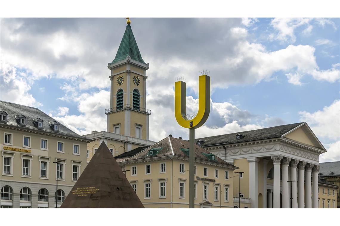 In Karlsruhe fuhr ein Autofahrer in einen U-Bahn-Eingang und blieb im Treppenhaus stecken (Symbolfoto).