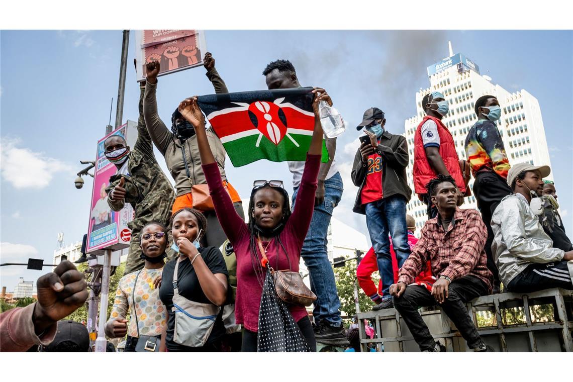 In Kenia begehren die Menschen auf gegen ein neues Steuergesetz. Die Proteste verliefen zunächst friedlich, doch eskalierten am Dienstag. Es gab Tote und zahlreiche Verletzte bei Auseinandersetzungen mit Ordnungskräften.